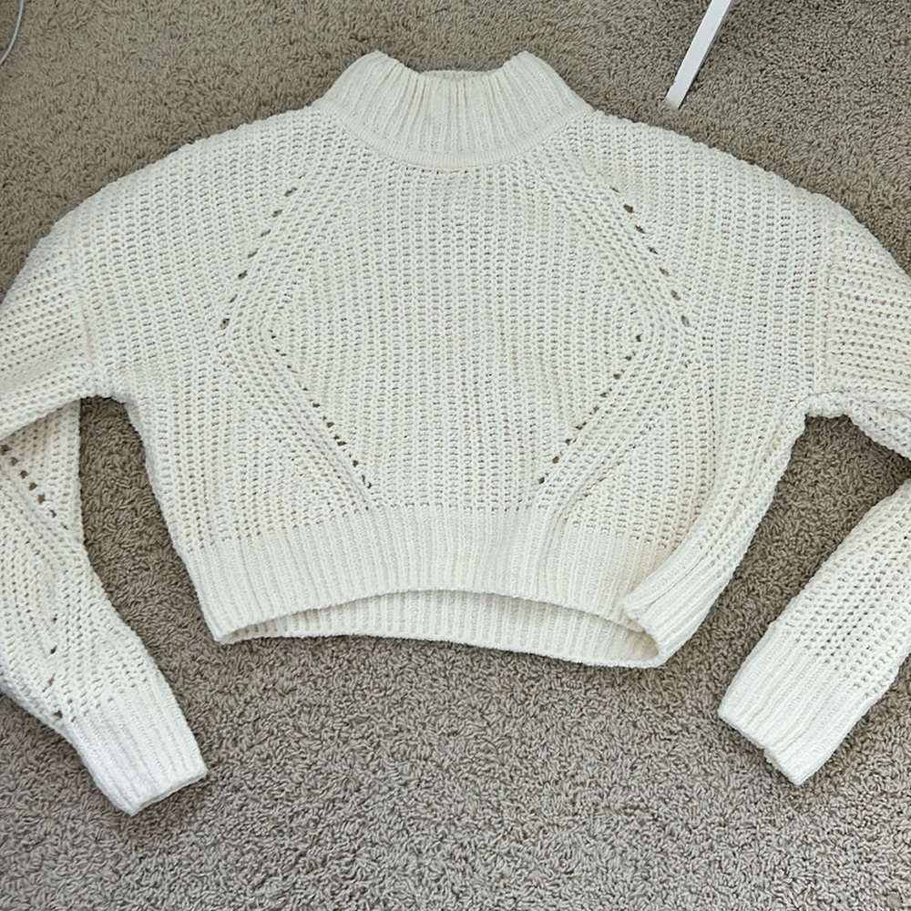 - Cropped cream turtle neck sweater